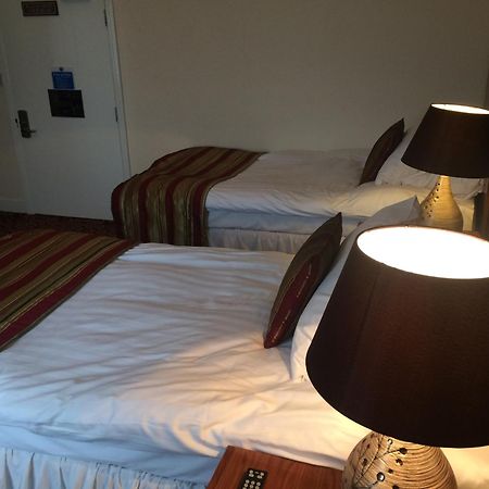 The Three Tuns Hotel Wetherspoon Thirsk Room photo