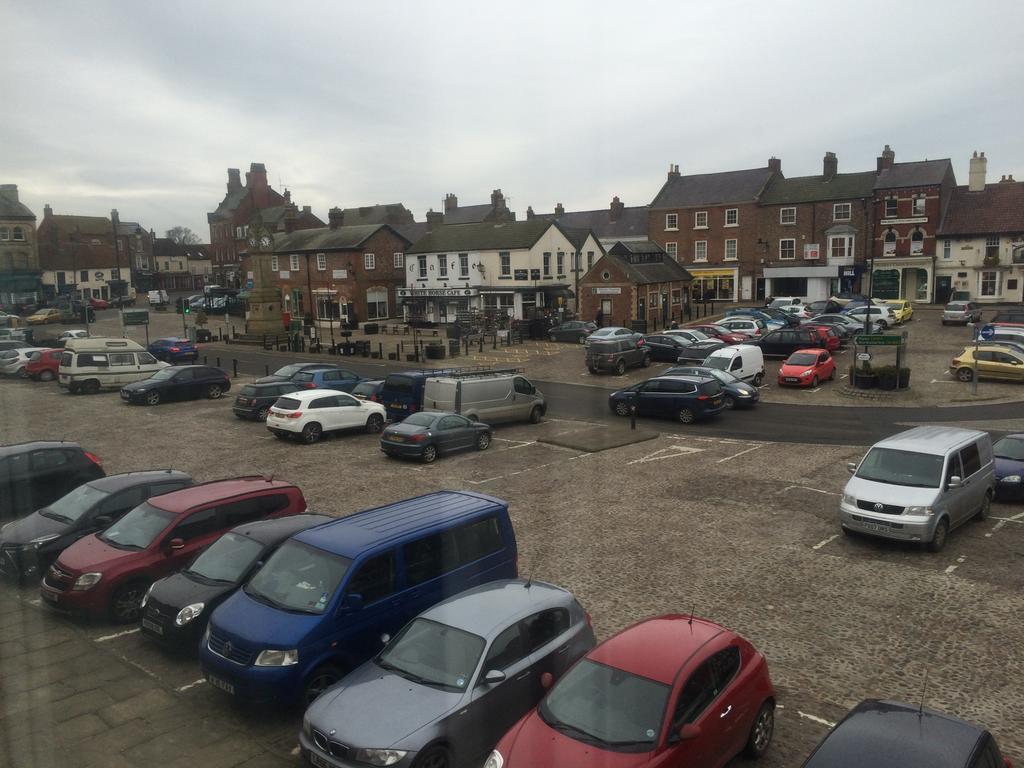 The Three Tuns Hotel Wetherspoon Thirsk Exterior photo