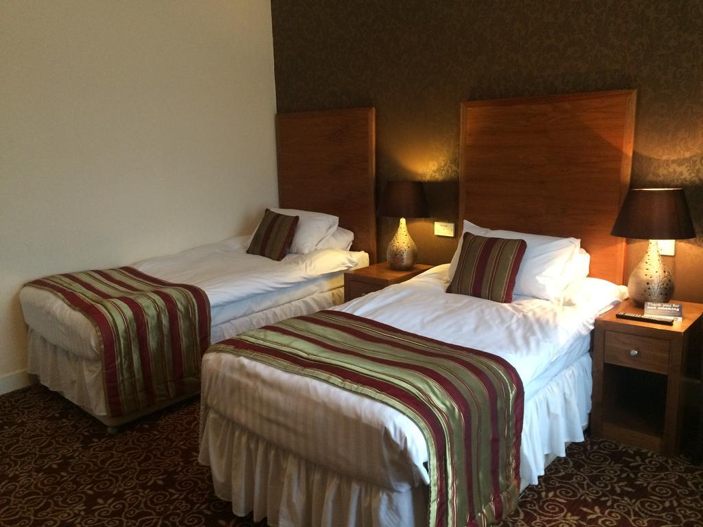 The Three Tuns Hotel Wetherspoon Thirsk Room photo