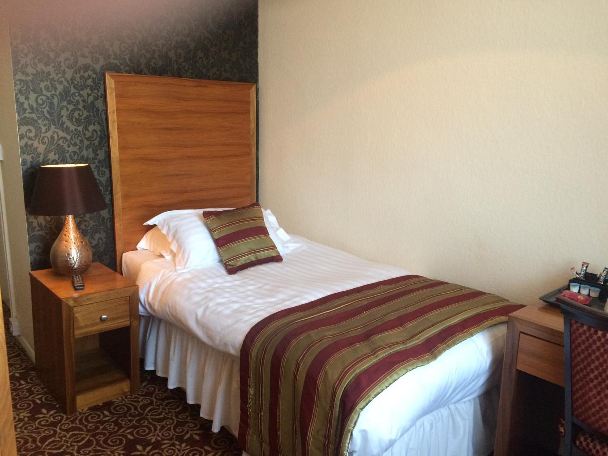 The Three Tuns Hotel Wetherspoon Thirsk Room photo