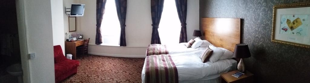 The Three Tuns Hotel Wetherspoon Thirsk Room photo