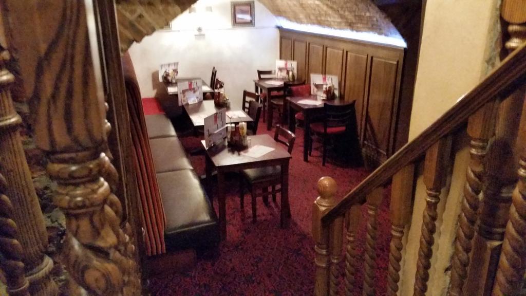 The Three Tuns Hotel Wetherspoon Thirsk Exterior photo