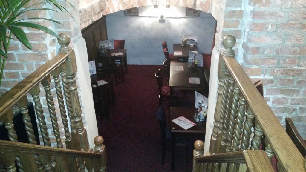The Three Tuns Hotel Wetherspoon Thirsk Exterior photo