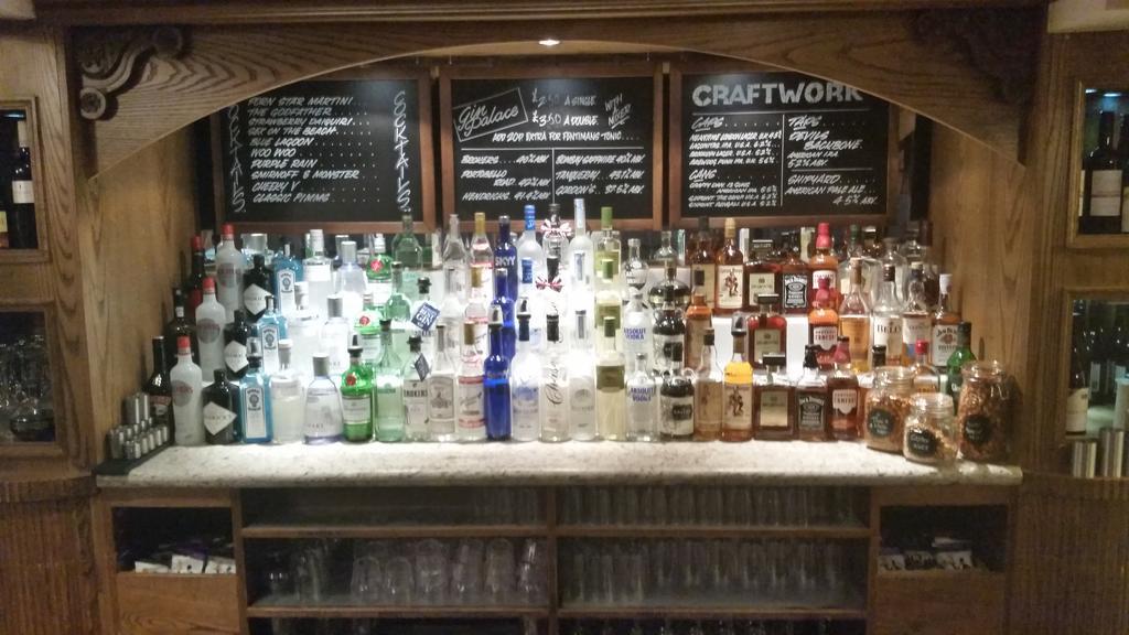 The Three Tuns Hotel Wetherspoon Thirsk Exterior photo