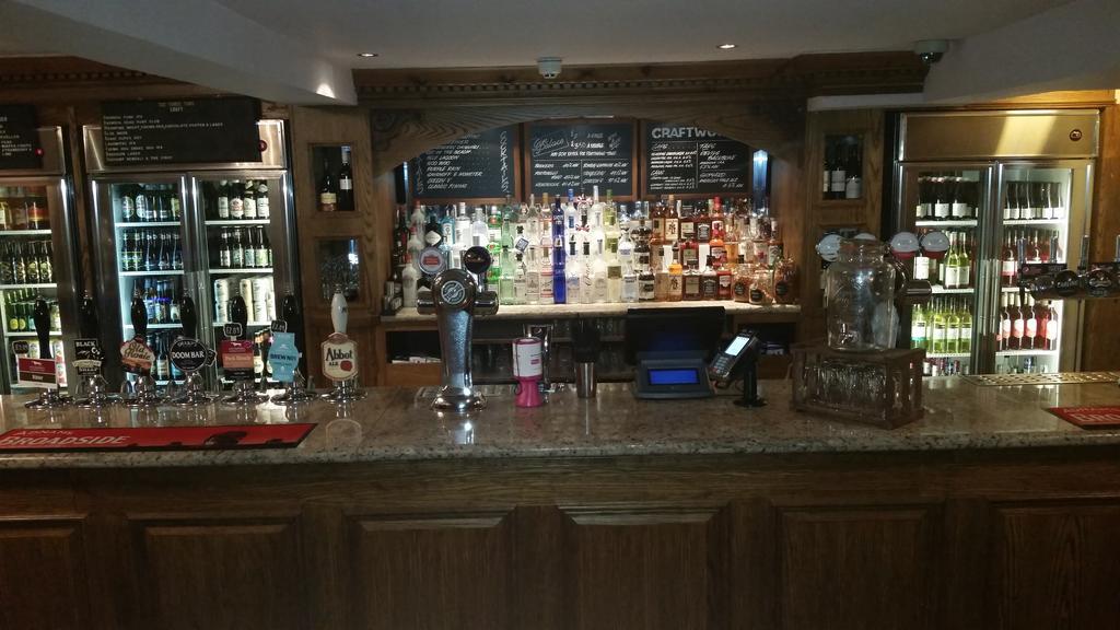 The Three Tuns Hotel Wetherspoon Thirsk Exterior photo