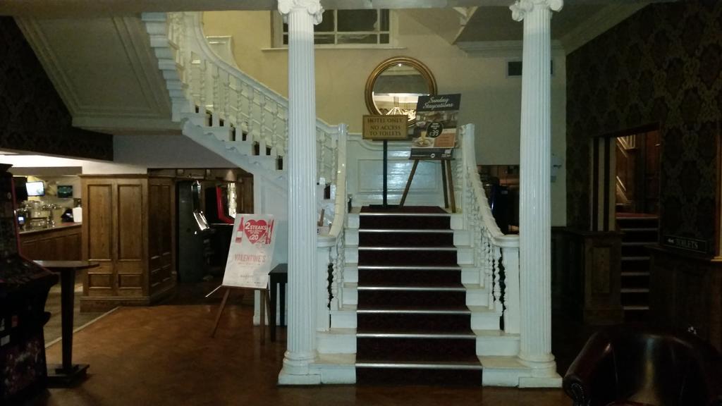 The Three Tuns Hotel Wetherspoon Thirsk Exterior photo