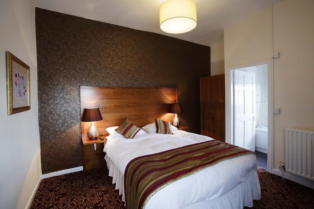The Three Tuns Hotel Wetherspoon Thirsk Room photo