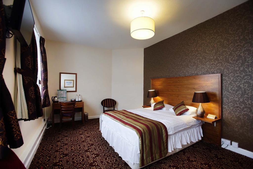 The Three Tuns Hotel Wetherspoon Thirsk Room photo