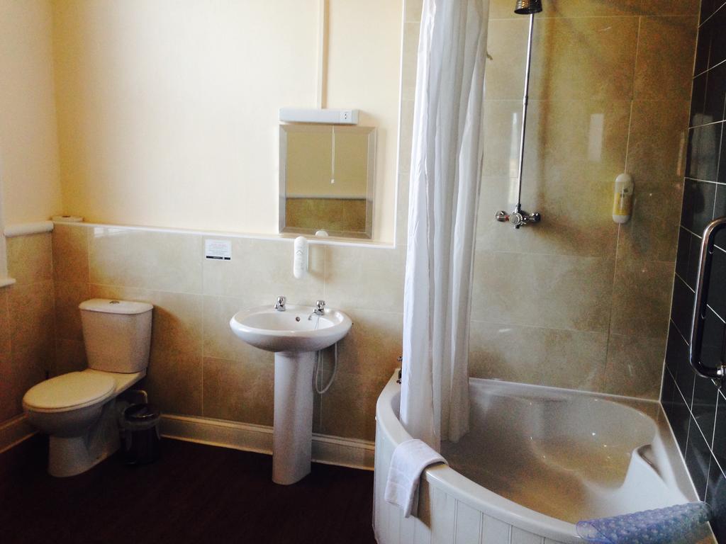 The Three Tuns Hotel Wetherspoon Thirsk Room photo